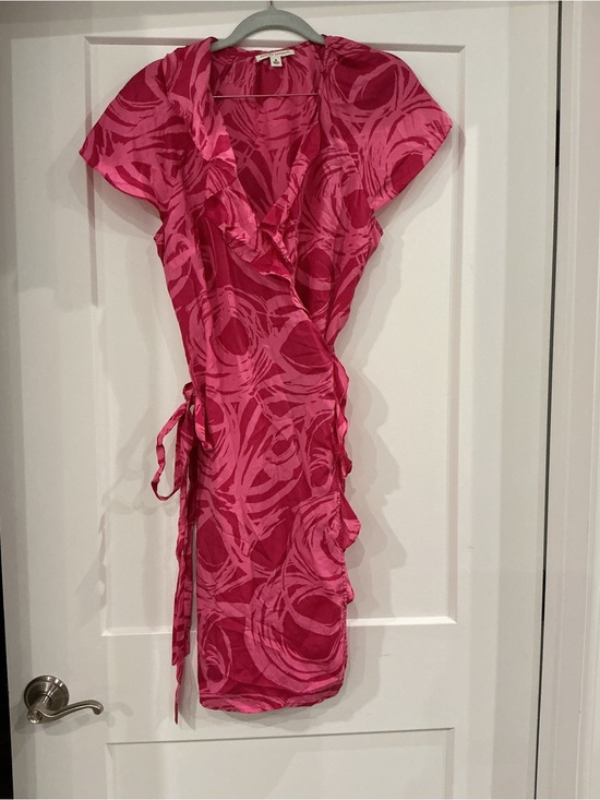 Banana Republic Dresses & Skirts - Banana Republic 100% silk Fuchsia Wrap Dress with Abstract Swirl, medium